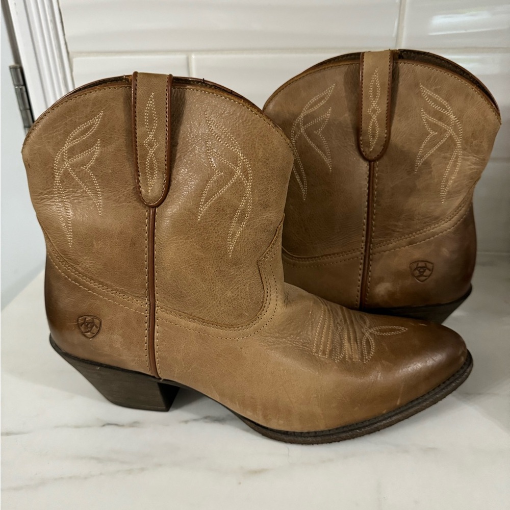 Ariat Women's Darlin’ Brown Leather Ankle Booties